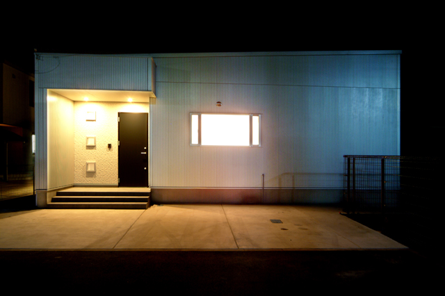 栃木建築社の建てたシルバーのガルバリウム